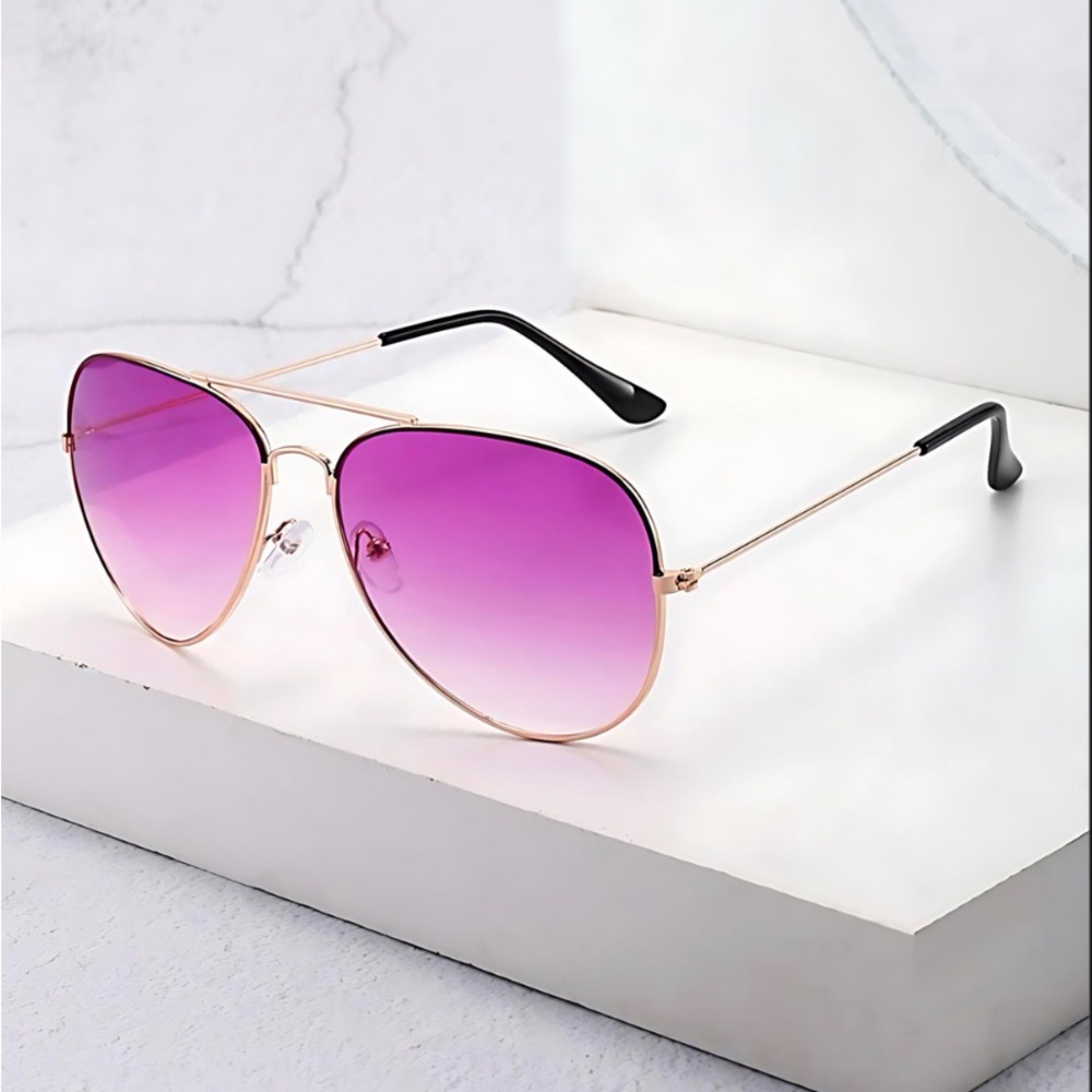 Aviator sunglasses 🕶️